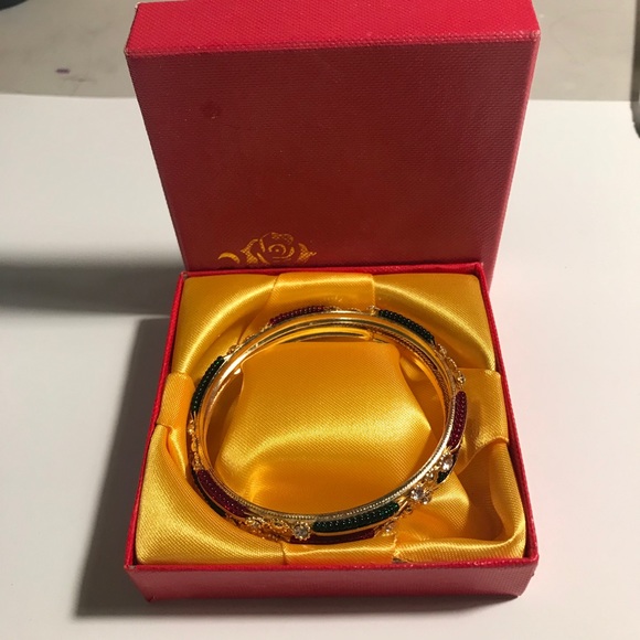 Jewelry - Vintage bracelet with colored red green,